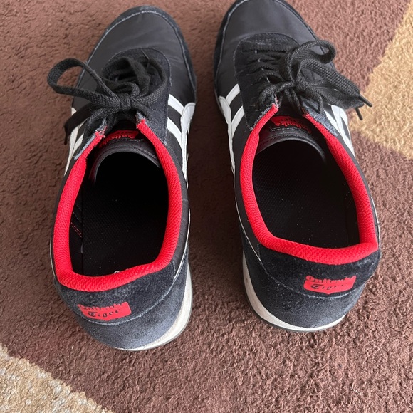 Onitsuka Tiger Ultimate 81 Black and White Sneakers - Picture 4 of 7